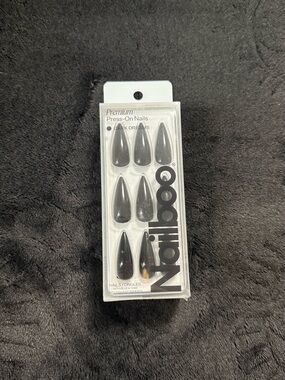 Nailboo Premium Press-On Nails - Dark Dreams Black Stiletto Set